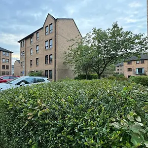 Two Bedroom Flat Close To Meadows With Free Parking Edinburgh
