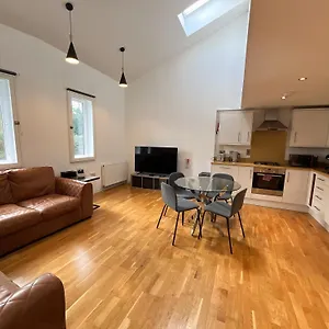 Private Parking 2 Bed 2 Bath Edinburgh