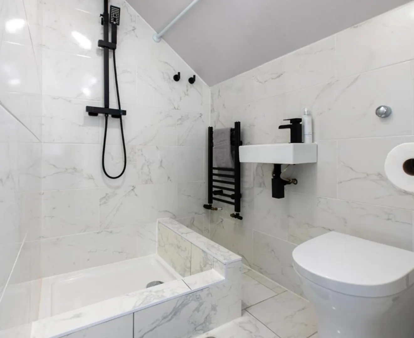 Edinburgh Luxury 4 Bedroom Townhouse With Free Parking Apartment