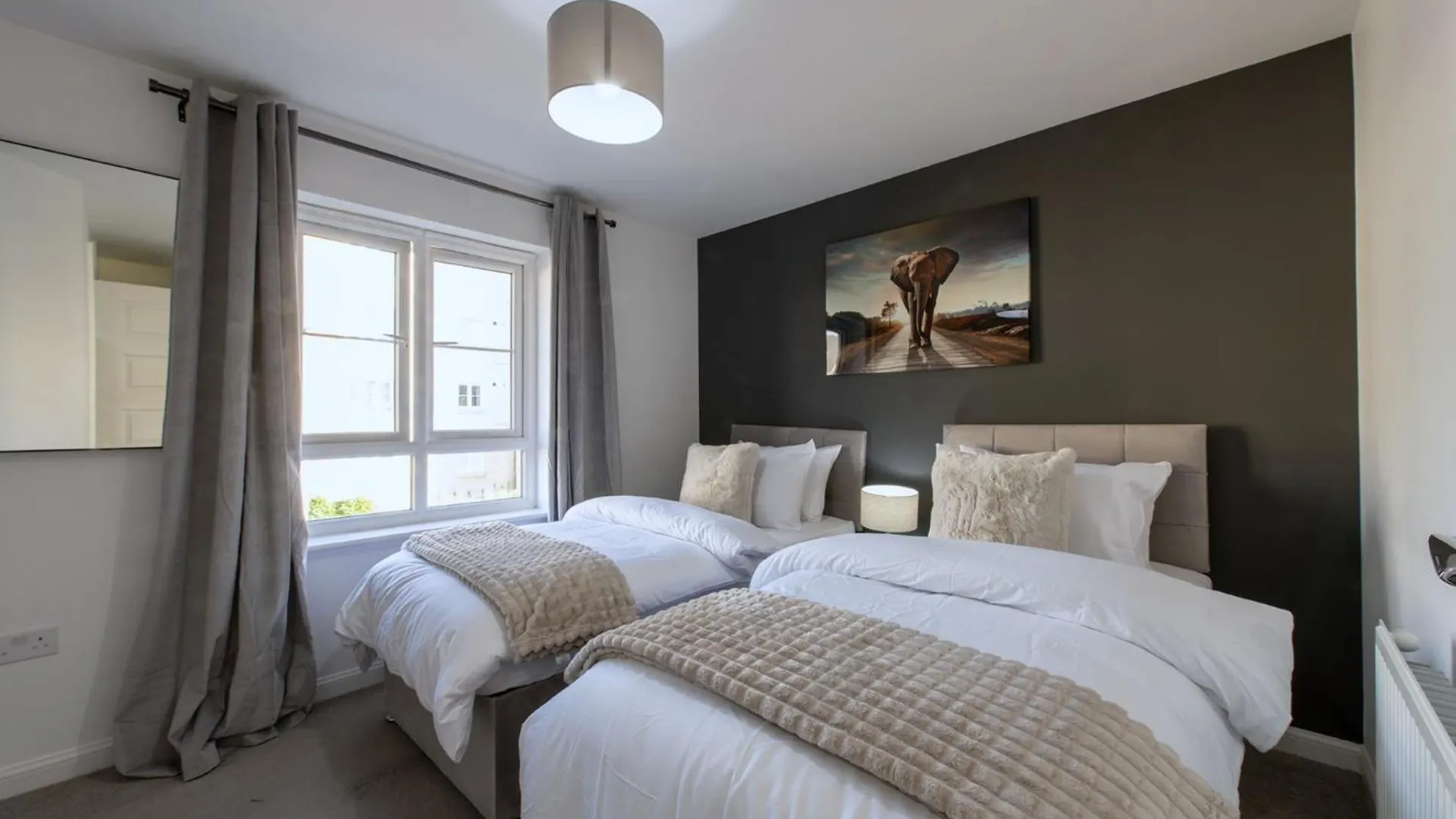 Edinburgh Luxury 4 Bedroom Townhouse With Free Parking 0*,  United Kingdom