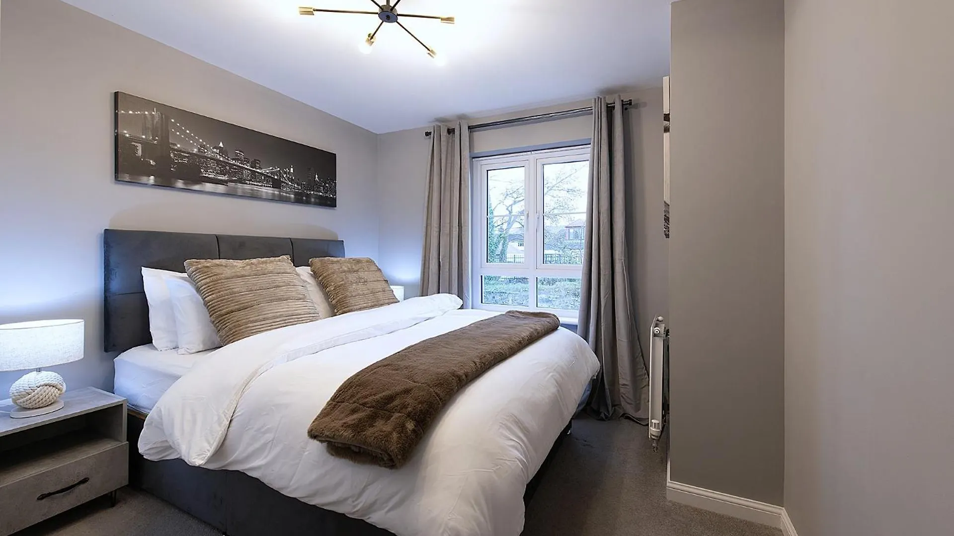Edinburgh Luxury 4 Bedroom Townhouse With Free Parking Apartment