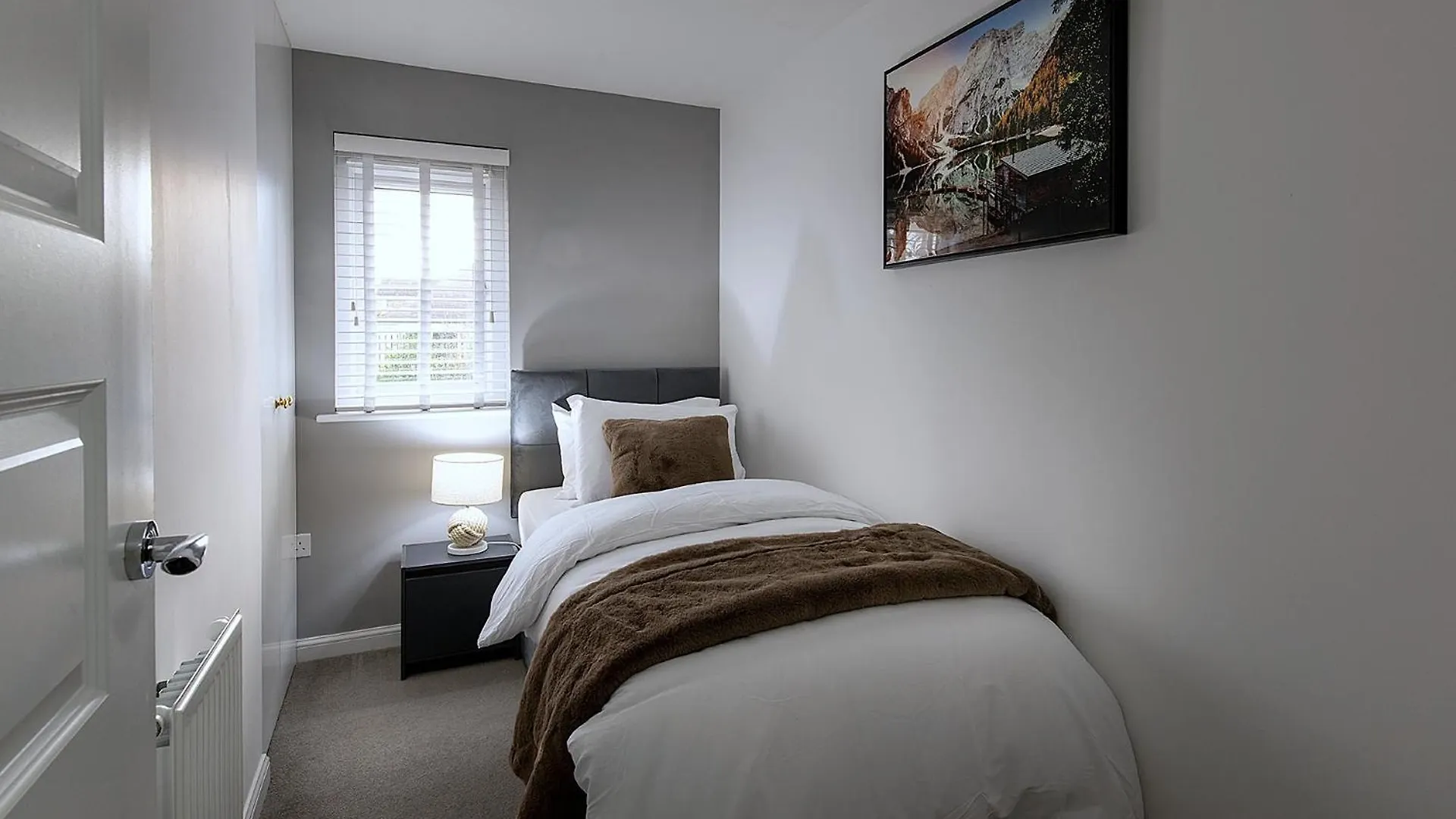 Edinburgh Luxury 4 Bedroom Townhouse With Free Parking Apartment