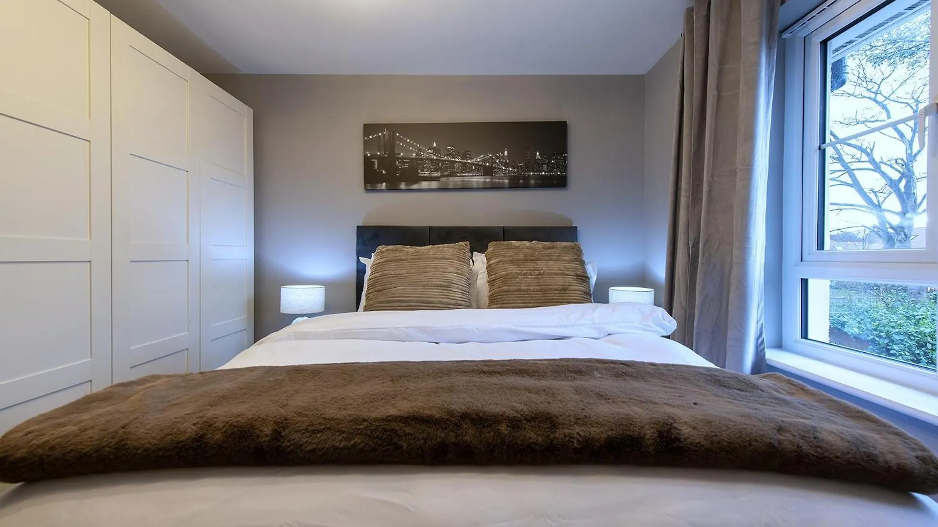 Edinburgh Luxury 4 Bedroom Townhouse With Free Parking Apartment