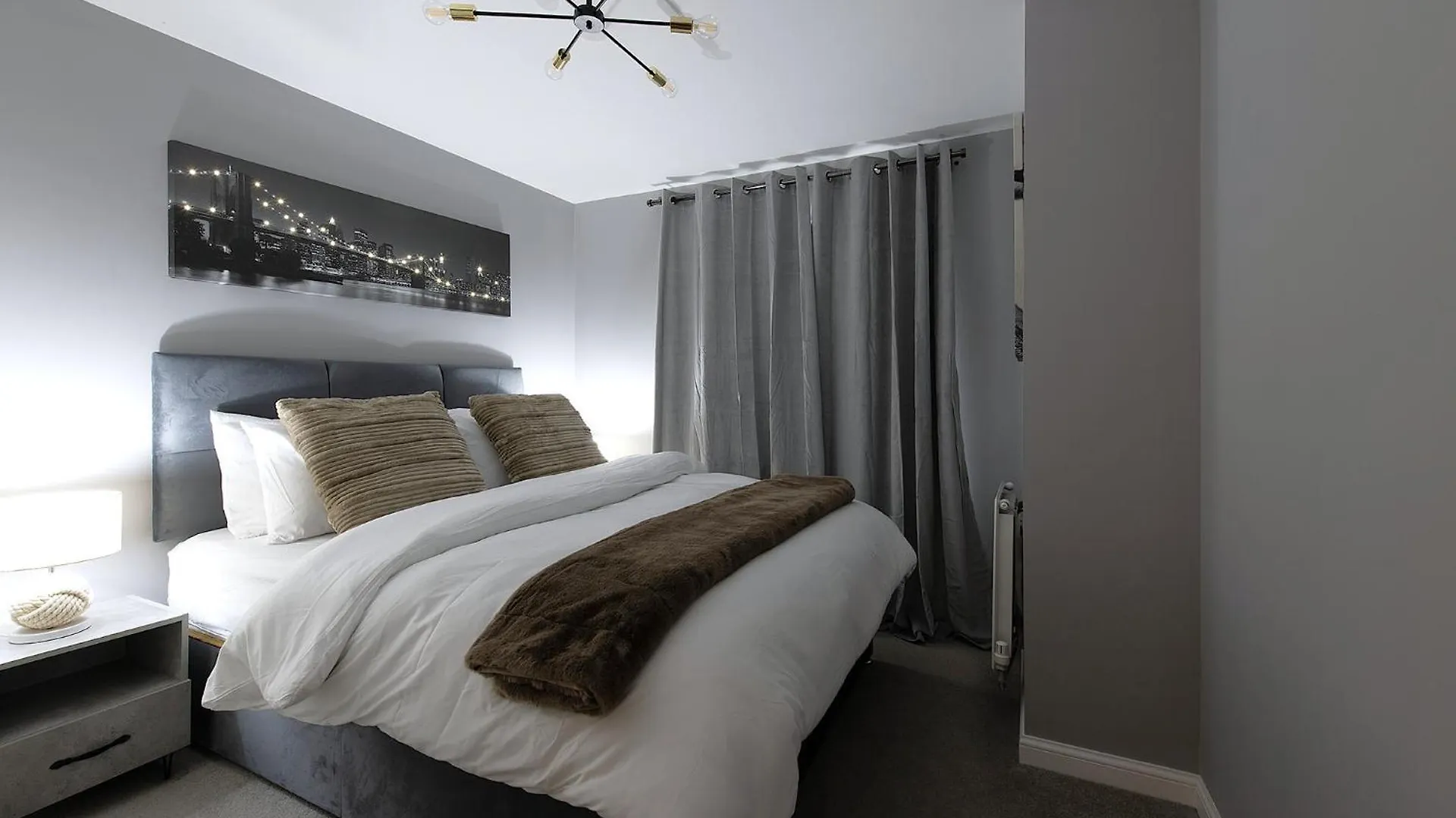 Edinburgh Luxury 4 Bedroom Townhouse With Free Parking